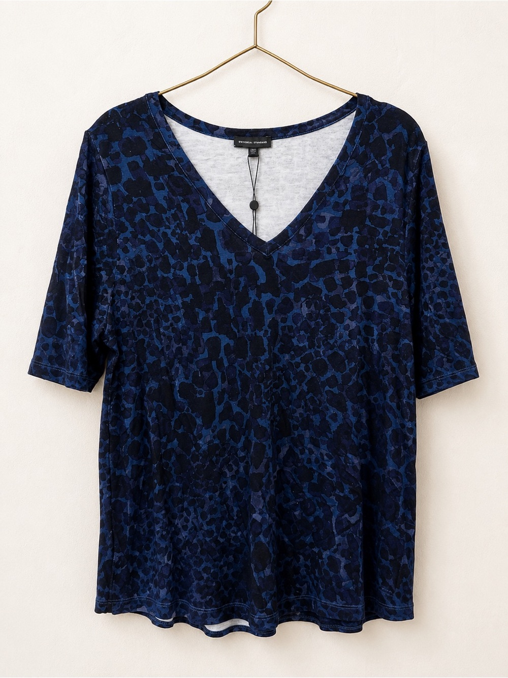 Universal Standard Lily Liquid Jersey V-Neck Tee Blue Print XS 10/12 NWT